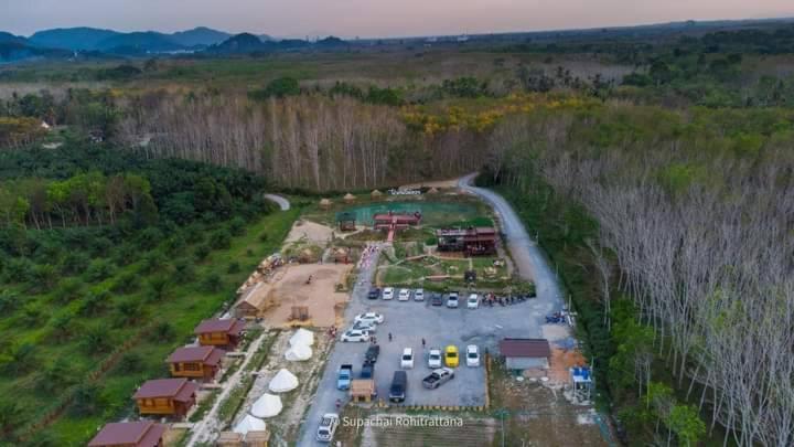 ไร่นาบัวหลวง คาเฟ่ & ฟาร์มสเตย์ Raina Bualuang Cafe & Farm Stay Ban Na No Eksteriør bilde