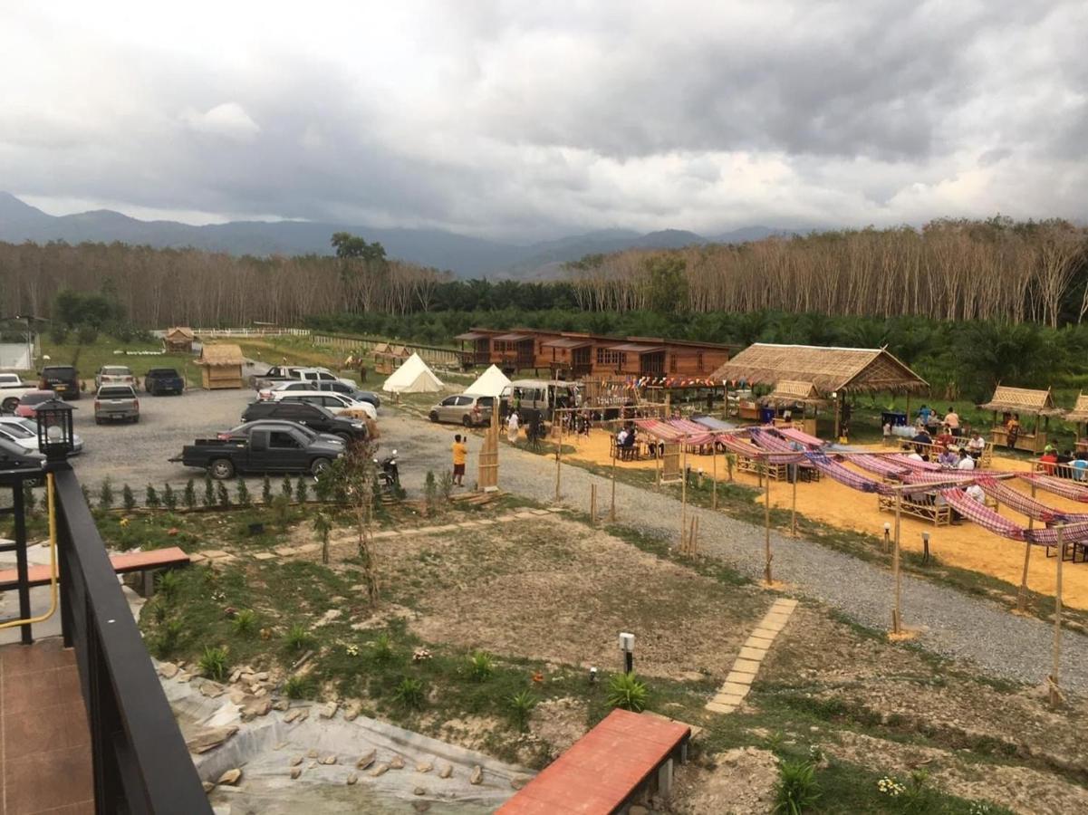 ไร่นาบัวหลวง คาเฟ่ & ฟาร์มสเตย์ Raina Bualuang Cafe & Farm Stay Ban Na No Eksteriør bilde