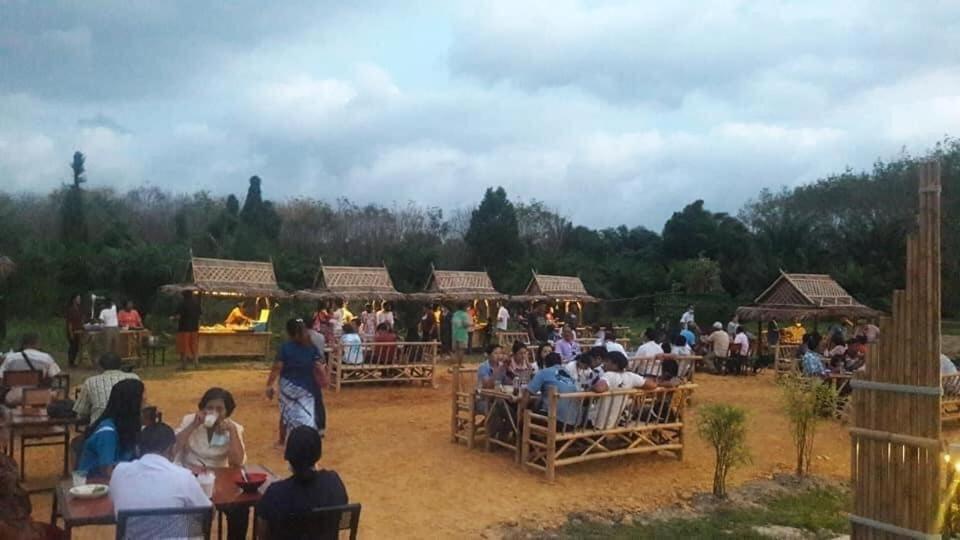 ไร่นาบัวหลวง คาเฟ่ & ฟาร์มสเตย์ Raina Bualuang Cafe & Farm Stay Ban Na No Eksteriør bilde