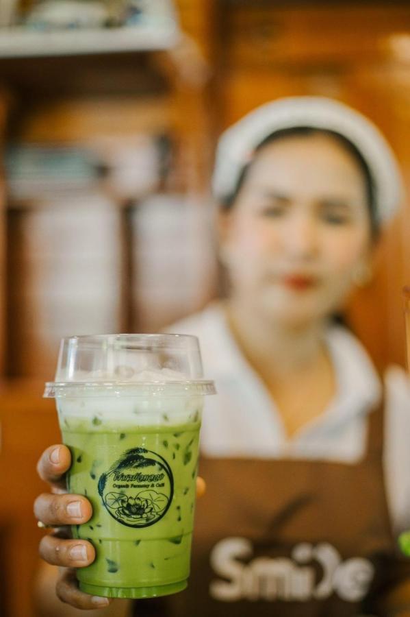 ไร่นาบัวหลวง คาเฟ่ & ฟาร์มสเตย์ Raina Bualuang Cafe & Farm Stay Ban Na No Eksteriør bilde